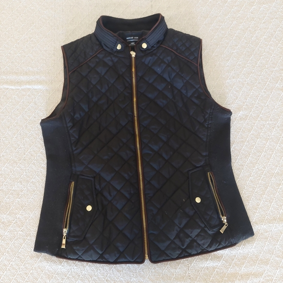 Active USA Black Quilted Vest with Gold Accents - Picture 2 of 8